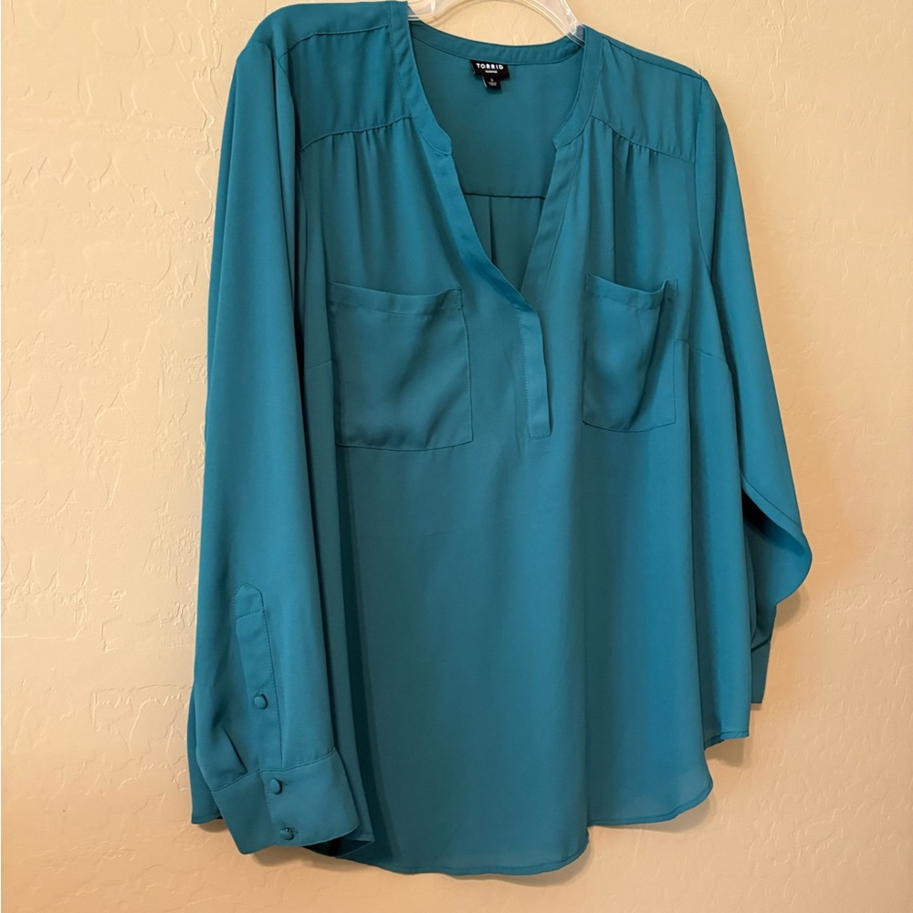 torrid Teal Pullover V-Neck Blouse with Chest Pockets - Picture 3 of 4
